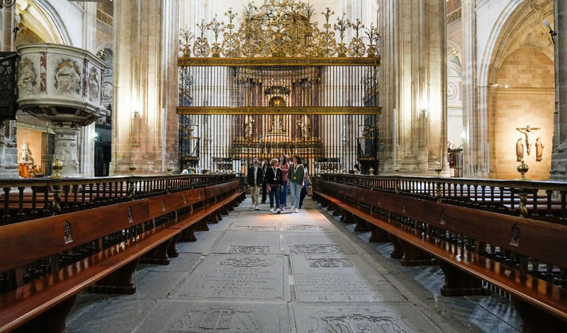The Best of Segovia with Entrance to The Cathedral and The Alcazar of Segovia UdvLaIvO