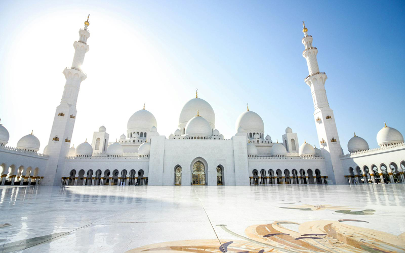 Abu Dhabi Full Day Tour with Lunch from Dubai I9eOLAnt