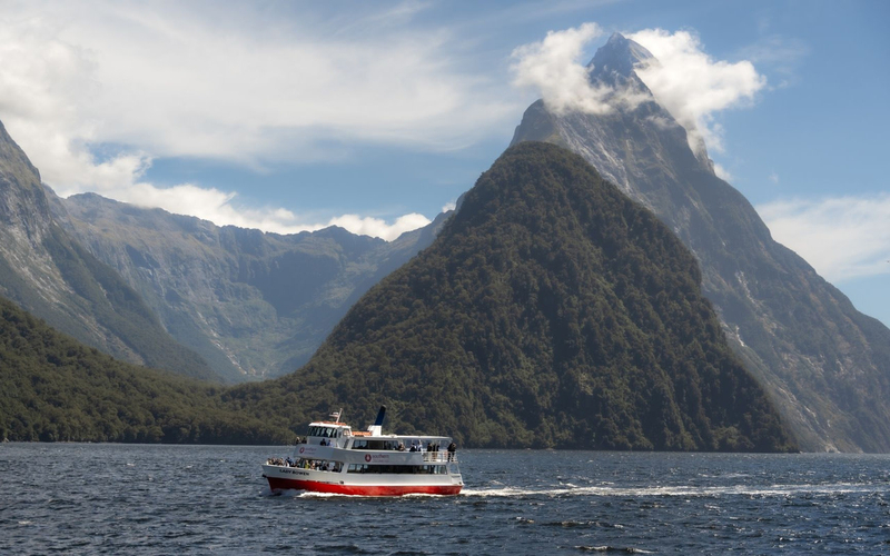 Milford Sound Extended Cruise with Nature Guide & Picnic Lunch from Queenstown GJiBnscU