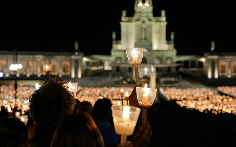 From Lisbon: Fatima Night Pilgrimage Tours with Candlelight Procession NAq27ISc