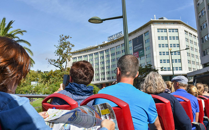 Lisbon Sightseeing: Hop-on Hop-off Bus Tours s6jIgaJ6