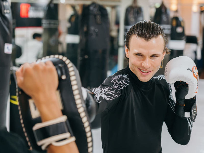 [Experience Tours Osaka]: Kickboxing with Pro Fighters eVI70CWR