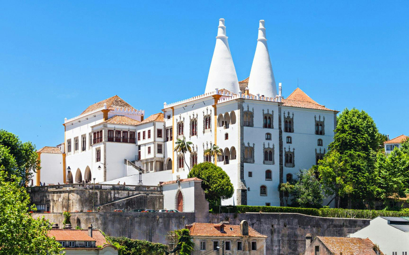 From Lisbon: Sintra National Palace, Queluz Palace, Cabo da Roca and Cascais ZOfultsF
