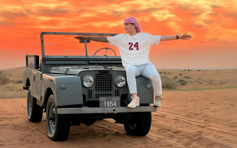 Dubai Hot Air Balloon Experience with Private Round-Trip Transfers & Vintage Land Rover Desert Drive ZUNteSUq