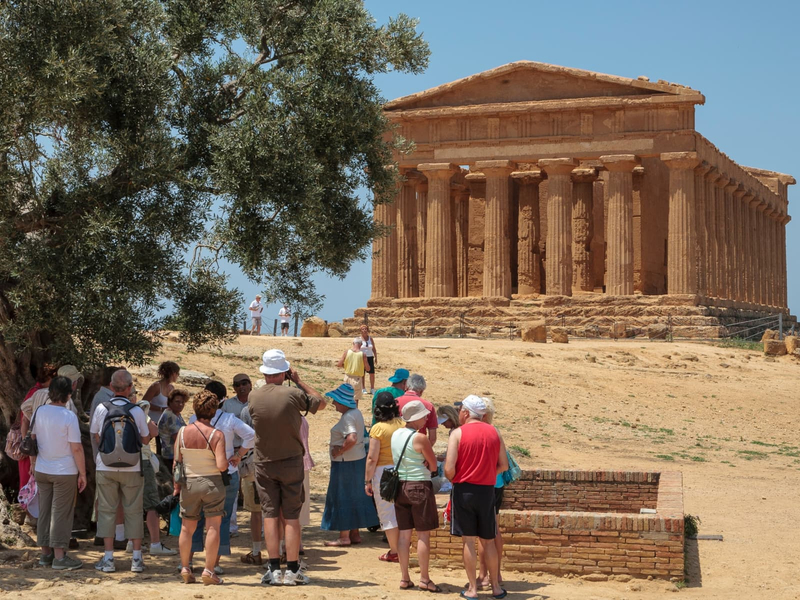 Valley of Temples sunset tour with skip the line ticket in Agrigento GuZGJDD5