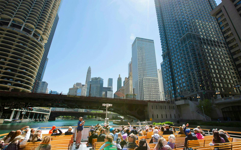 90-min Chicago River Architecture Cruise by Wendella LnOdI0sF
