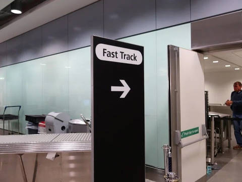 Hanoi Noi Bai Airport Fast Track nXXKTkrg