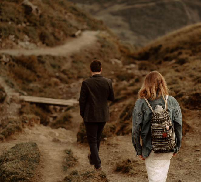 Grisons: Engagement photo session in the mountains YJtJDMcm