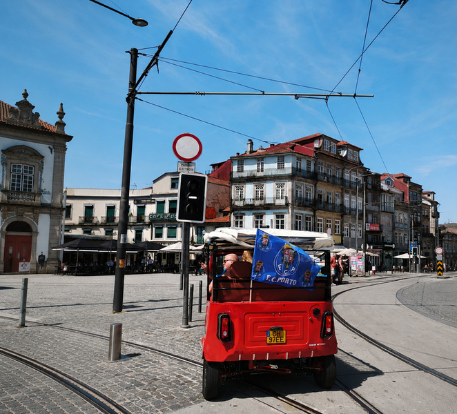 Porto: Private Electric Tuk-Tuk Tour – Landmarks & Ribeira ksgHy6e6