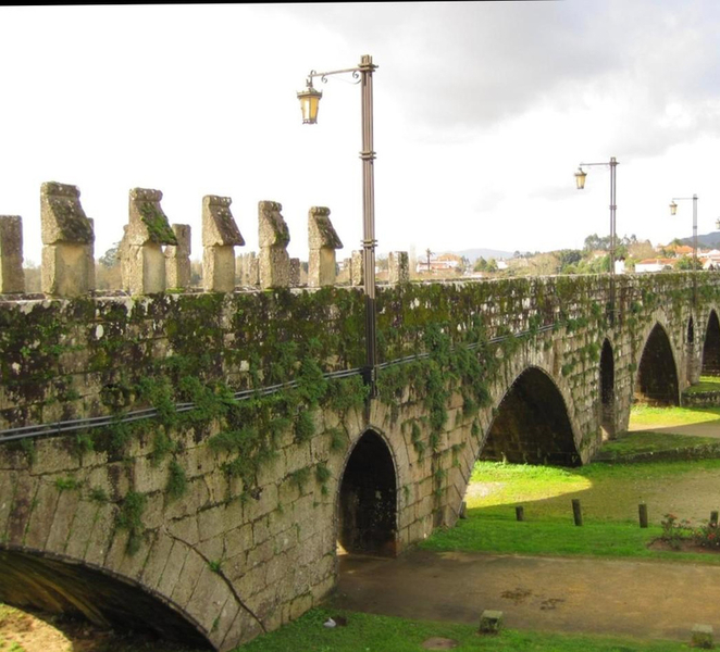 From Porto: Ponte de Lima Guided Hike and Kayak Tour wna0e69z