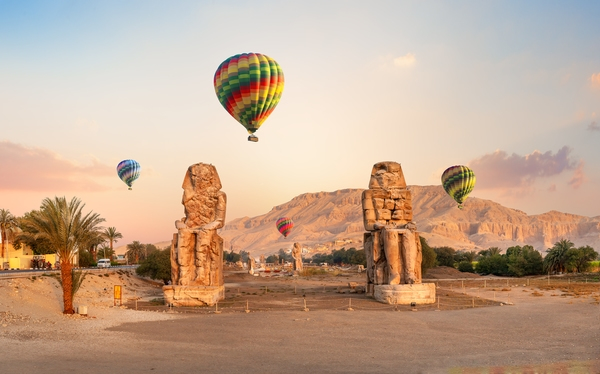 Hot Air Balloons Over Luxor IMVN6pQR