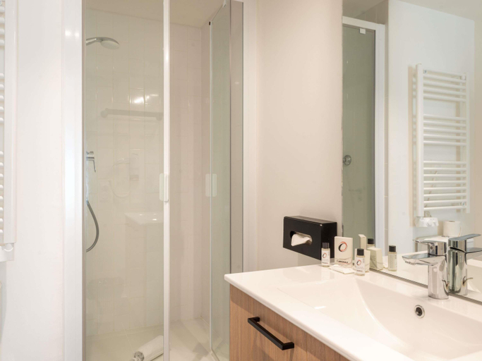 Bathroom 5, Aparthotel Adagio Access Paris Pont D'Ivry, Val-de-Marne