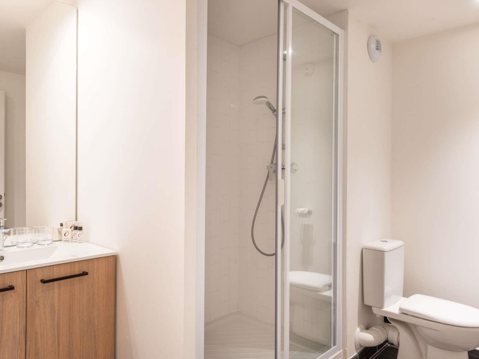 Bathroom 2, Aparthotel Adagio Access Paris Pont D'Ivry, Val-de-Marne