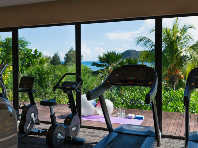 Others 3, Raffles Seychelles