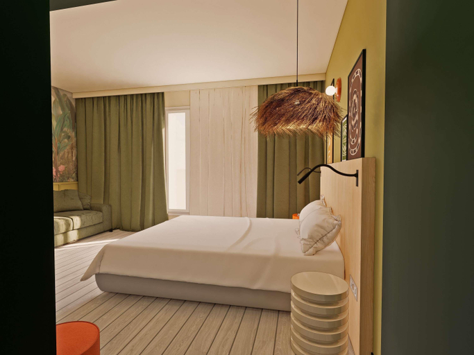Bedroom 3, ibis Styles Vannes Porte du Golfe, Morbihan