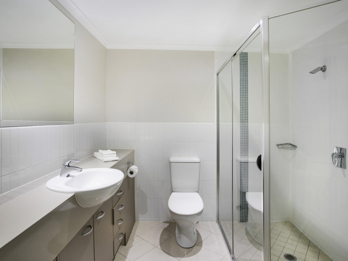 Bathroom 5, Mantra Ettalong Beach, Gosford - West