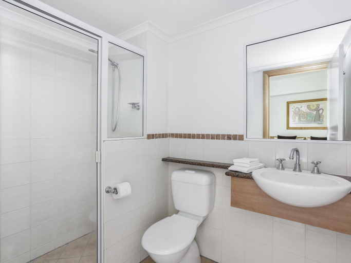 Bathroom 5, Mantra in the Village Port Douglas, Douglas