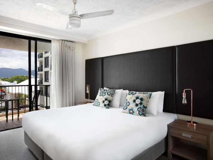 Bedroom 3, Mantra Esplanade Cairns, Cairns