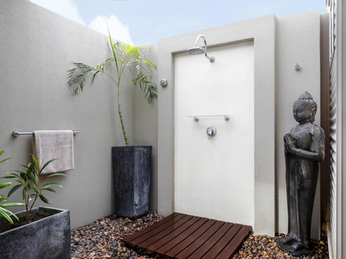 Bathroom 5, Mantra Frangipani Broome, Broome
