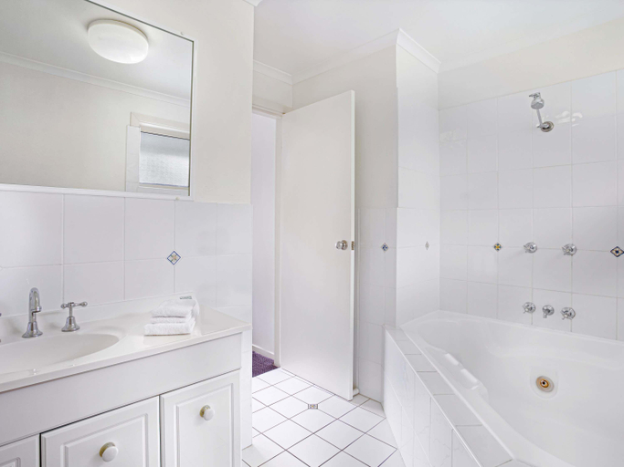 Bathroom 5, BreakFree Aanuka Beach Resort, Coffs Harbour - Pt A