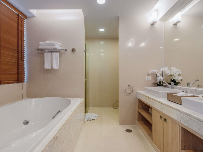 Bathroom 5, Splash Beach Resort Phuket, Phuket Island