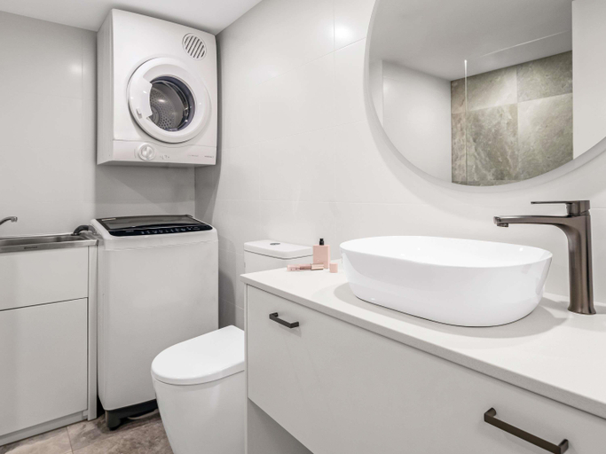 Bathroom 5, Mantra Coolangatta Beach, Gold Coast