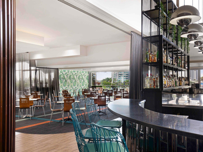 Food & Drinks 5, Mantra on View Surfers Paradise, Gold Coast