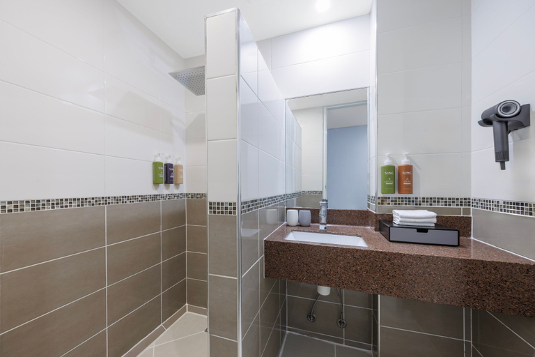 Bathroom 4, Holiday Inn TOWNSVILLE by IHG, South Townsville