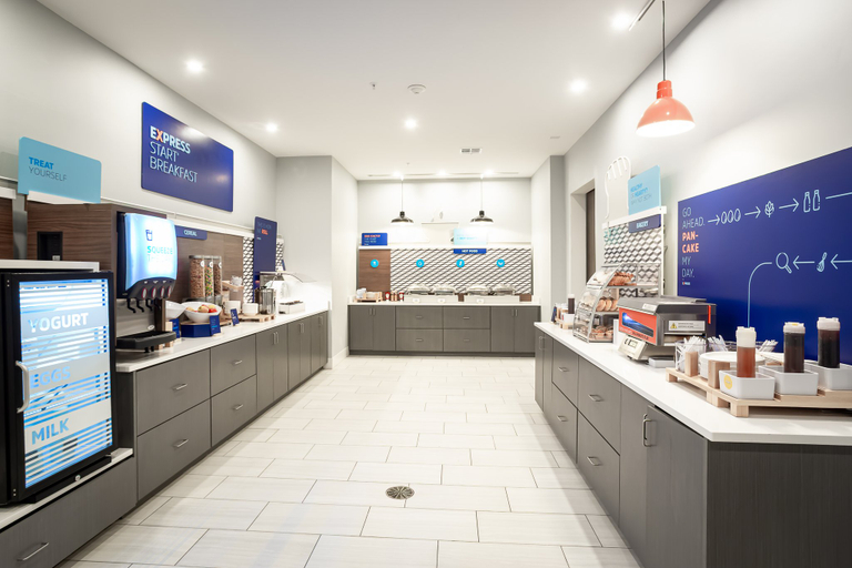 Food & Drinks 5, Holiday Inn Express & Suites WACO DOWNTOWN by IHG, McLennan