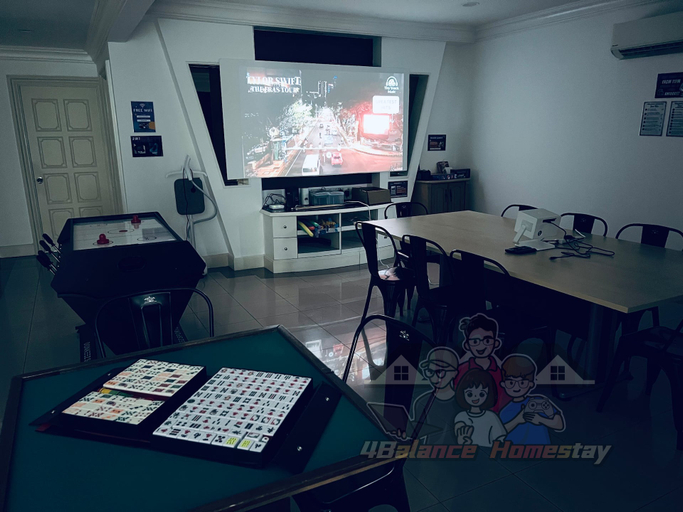 Others 4, KL Bungalow 28 Pax - 7 Cars - Karaoke, Games & Meeting Area - 9 min to KLCC, Kuala Lumpur