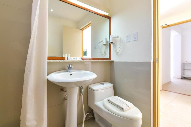 Bathroom 3, Signature Boracay South Beach, Malay