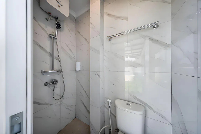 Bathroom 5, Wyneth Hotel Airport, Tangerang