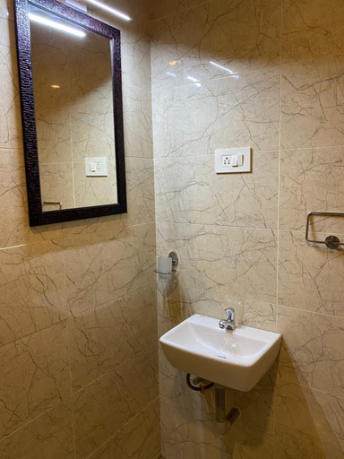Bathroom 4, Citi Luxe Hotel, Chennai