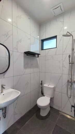Bathroom 3, Puri 7 Guest House, Palembang