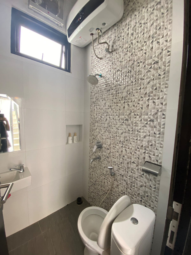 Bathroom 5, Firzani Villa Batu, Malang