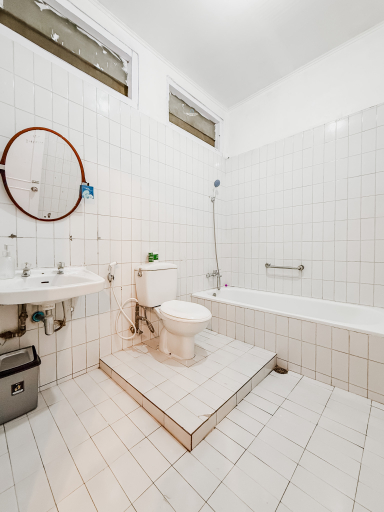 Bathroom 4, Emrys Villa by Nginapsini, Bogor
