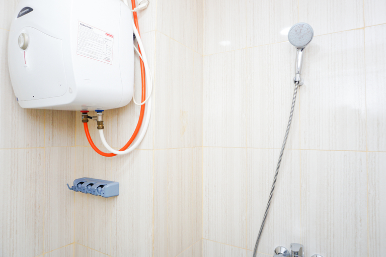 Bathroom 2, Comfortable Living Studio at Apartment Sentul Tower By Travelio, Bogor