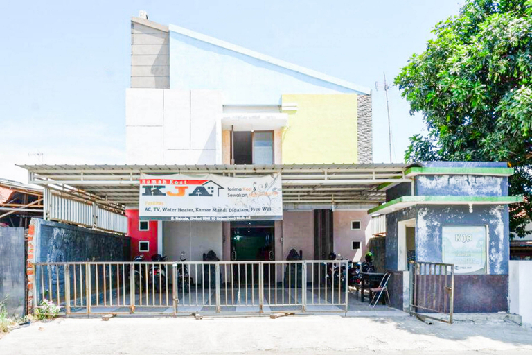 Exterior & Views 2, RedDoorz near GOR Wisanggeni, Tegal
