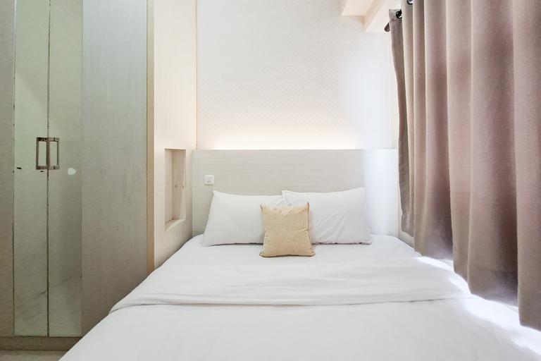 Bedroom 3, Comfortable Modern Look 2BR at Apartment Parkland Avenue By Travelio, South Tangerang