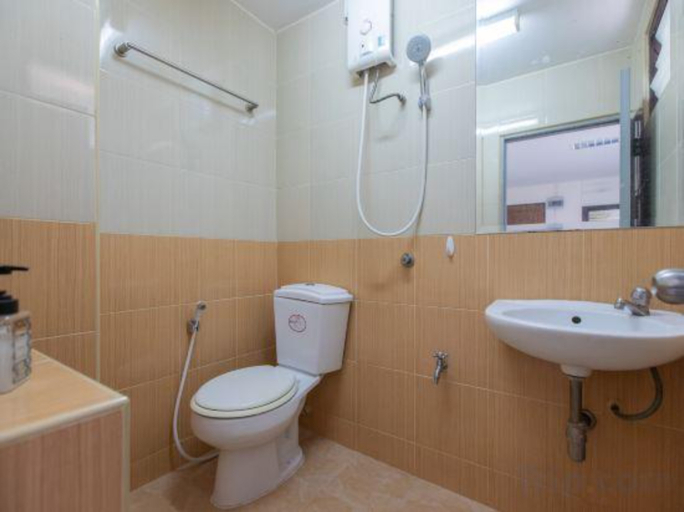 Bathroom 3, Collection O Central Pattaya Residence, Pattaya