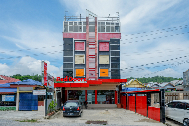 Exterior & Views 2, RedDoorz near Kendari Beach 2, Kendari