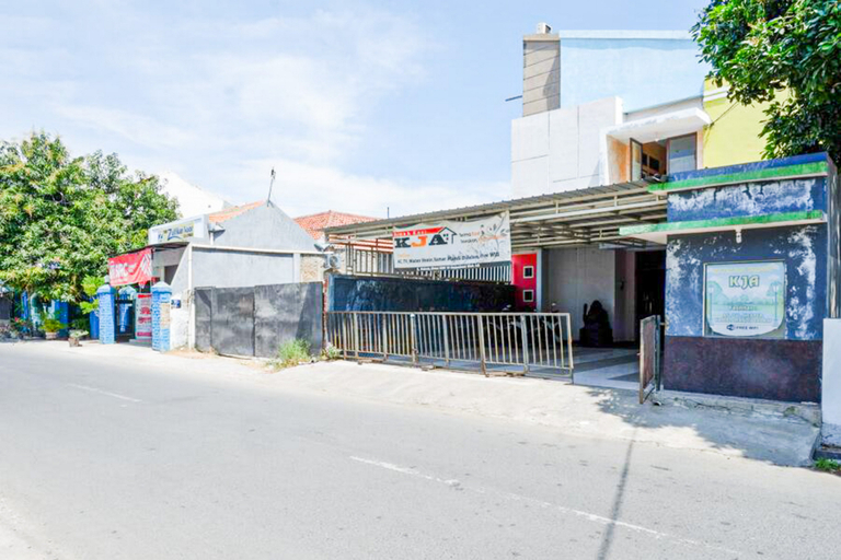 Exterior & Views 2, RedDoorz near GOR Wisanggeni, Tegal