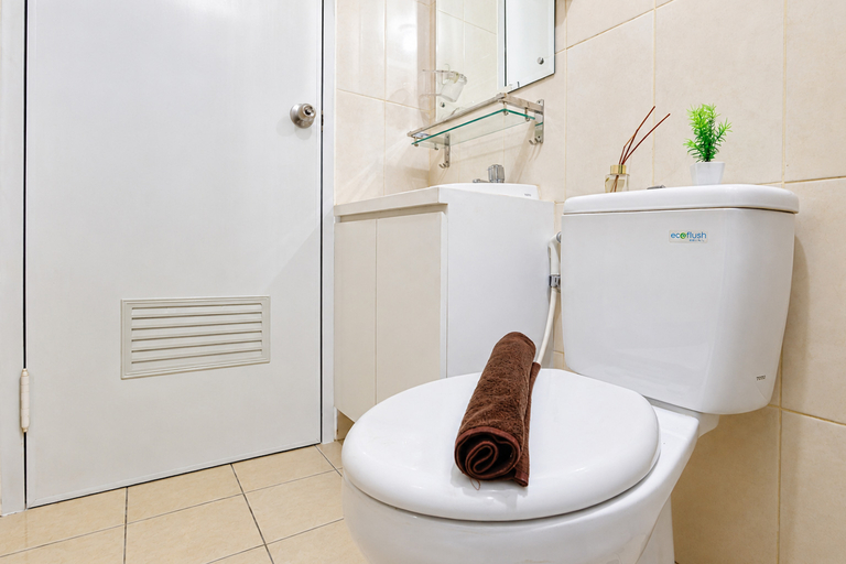 Bathroom 3, Compact with Minimalist Design 2BR at Springlake Summarecon Bekasi Apartment By Travelio, Bekasi