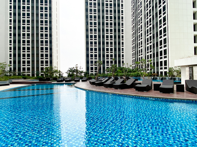 Swimming Pool 3, Modern Haven Studio at Apartment Pollux Chadstone By Travelio, Cikarang