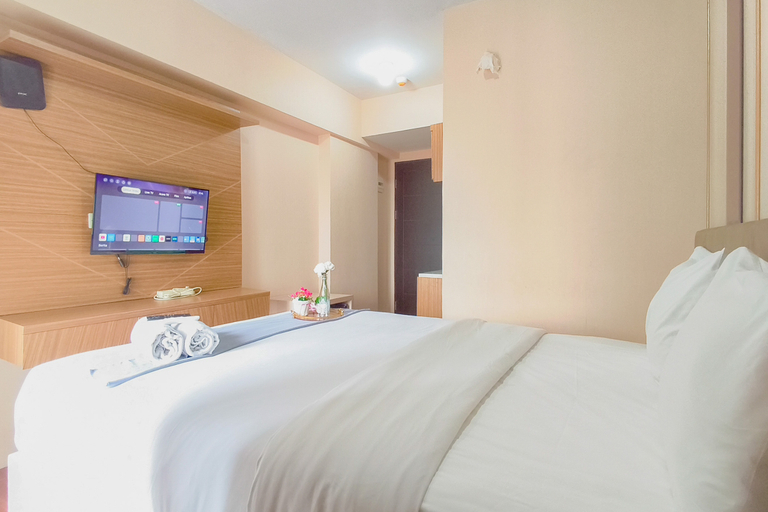 Bedroom 2, Warm Serenity Studio at Apartment Suncity Residence By Travelio, Sidoarjo