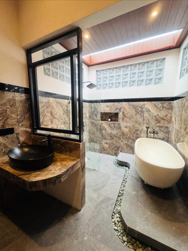 Bathroom 5, Griya Becik Private Villa Lovina, Buleleng