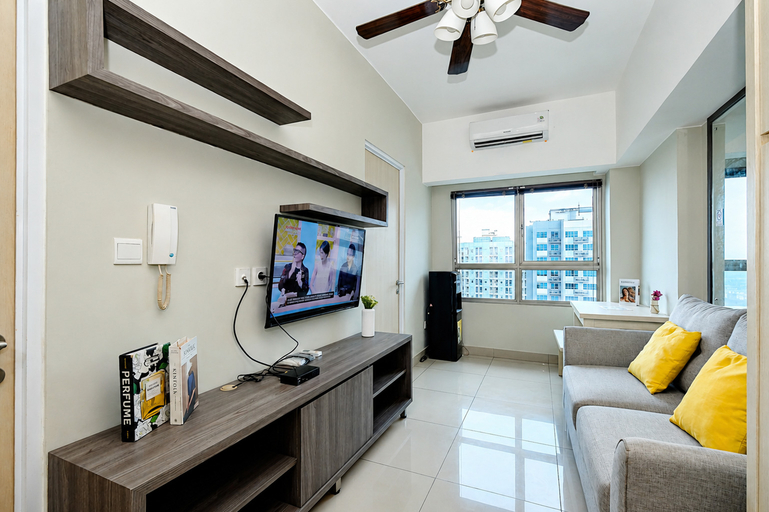 Living Room 4, Compact with Minimalist Design 2BR at Springlake Summarecon Bekasi Apartment By Travelio, Bekasi