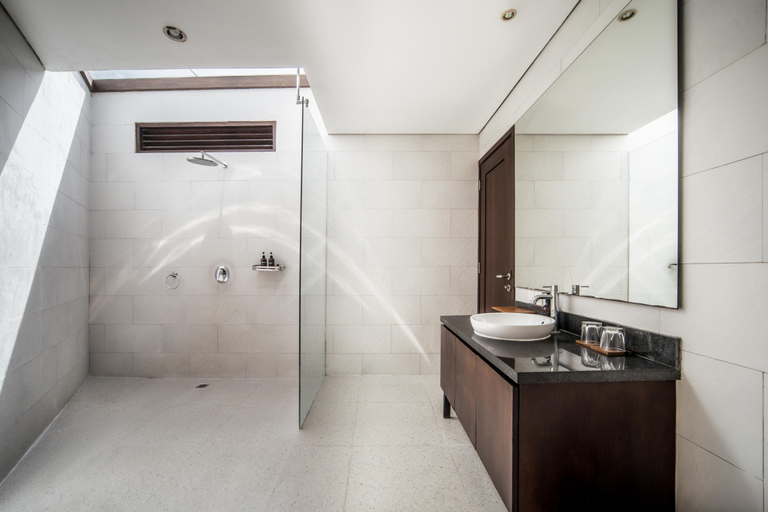 Bathroom 5, Canggu Reserve Villa by Ini Vie Hospitality, Badung