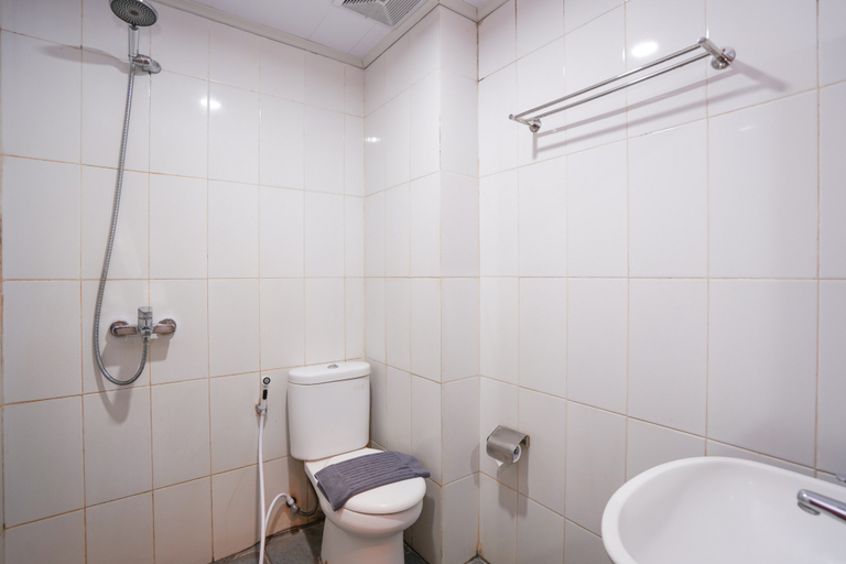 Bathroom 5, Sans Hotel Prime Cailendra Yogyakarta by RedDoorz, Yogyakarta