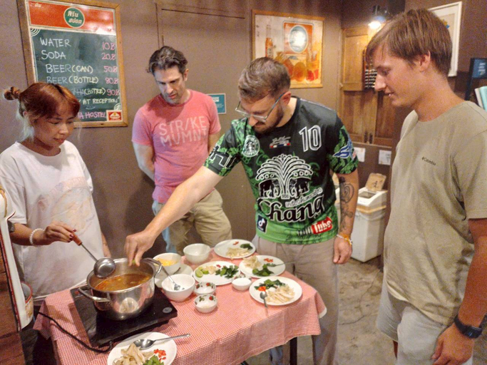Food & Drinks 5, Suneta Hostel Khaosan, Phra Nakhon
